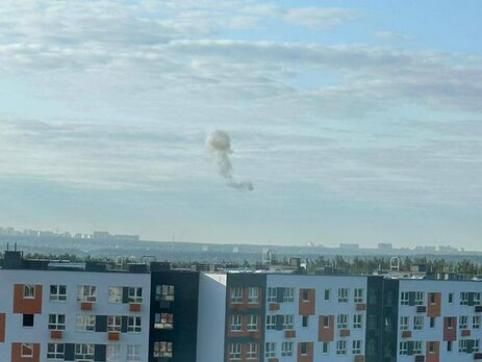 莫斯科遭无人机突袭细节曝光：楼外墙玻璃受损，数架无人机被击落