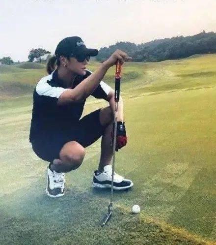 回复|罗志祥疯狂点赞嫩模女网红，被网友嘲讽本性难移！竟霸气回复：关你屁事？