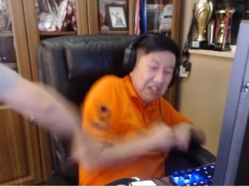  原因|QUQU直播被佳慧爆锤，场面异常搞笑，原因竟是QUQU的女粉？