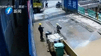 磨没|“你咋就看不见我”男孩被卷进车轮拖行数米后:两个腿的肉都磨没了...