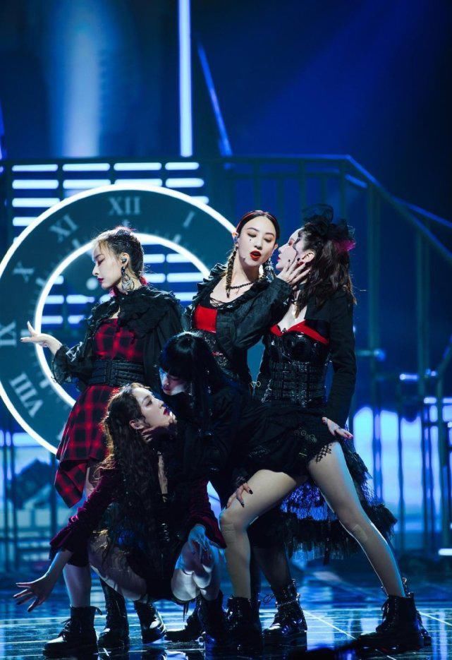 不愧|《姐姐》孟佳被淘汰,张萌霸气发话:要捧红她!不愧是老板娘!