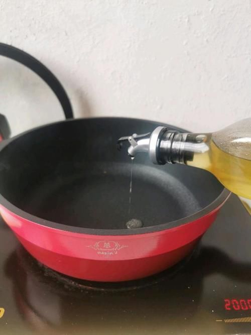 们需|松软弹牙土豆饼,夏季消暑必备,皮薄馅足孩子一口气能吃3个!