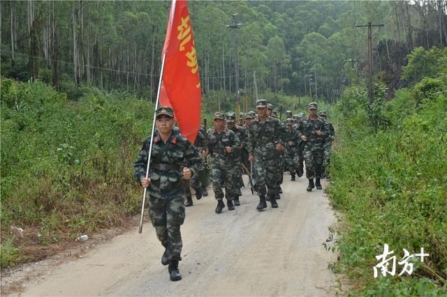  扑打明火|多图｜奋战4小时，扑灭山火！请记住他们奋战的身影