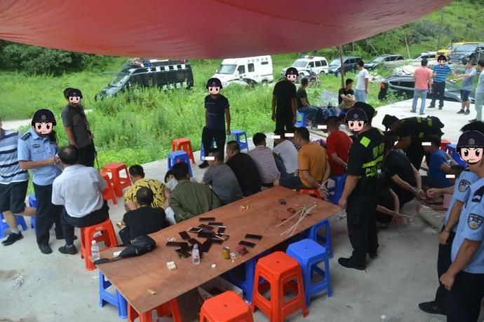 大新县五山|光天化日之下，大胆赌徒“支摊聚赌”被警方一锅端