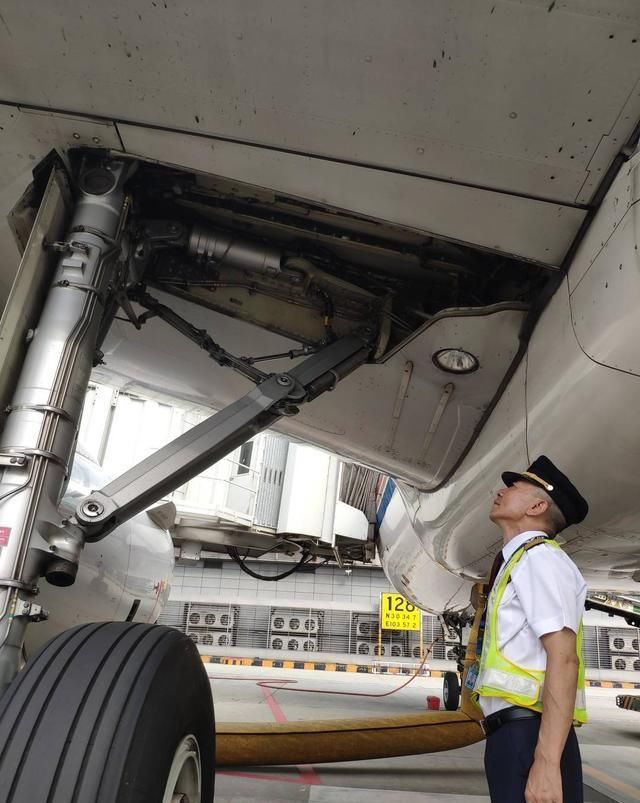  死神|从老兵到五星机长 他曾驾驶轰炸机与死神搏斗62分钟