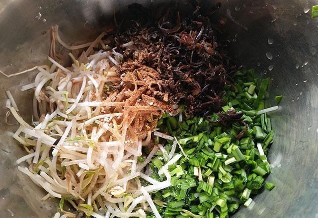 面糊|别再揉面做韭菜饼了,教你手不碰面做法,出锅皮薄如纸,又脆又香