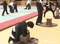 不适|搞笑GIF:你还是别做鬼脸了,看得我浑身不适