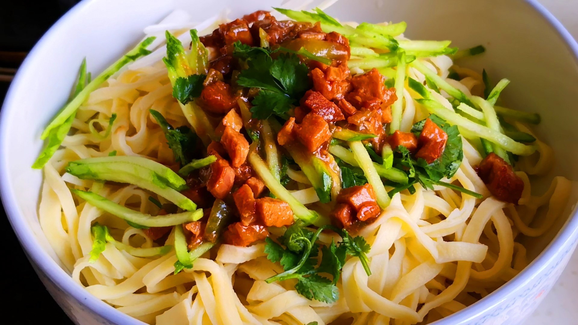  面粉|做手擀面，到底要不要加碱和盐以前没注意，难怪面条不香不好吃