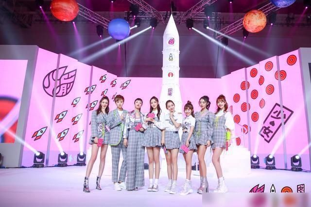  不少|被称扶弟魔的女团！火少和R1SE粉丝互撕，D7被河妹粉丝称软饭男？