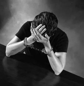 出老千|就喜欢这样的“猪队友”!男子到派出所举报赌博,没想到…