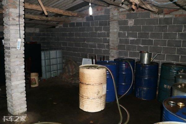盗油团伙|服务区停车得给保安交20元保护费，卡友：否则容易被偷油