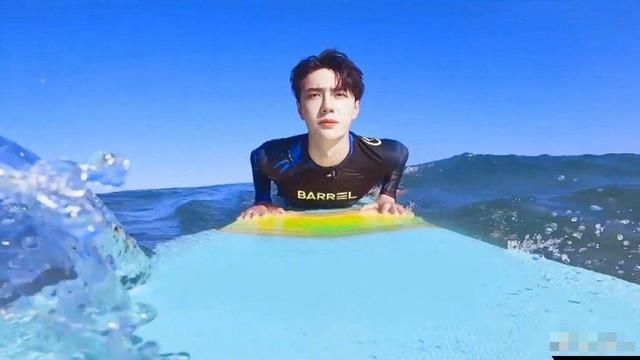  张艺兴|娱乐圈太现实！张艺兴、王一博被团队和节目组吸血，只因肖战凉凉