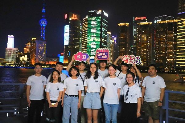 老师|连续三晚,上海外滩大屏为老师们点亮