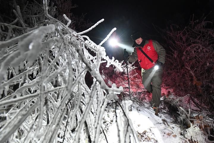 战冰雪 暖人心——湖北武汉干群接力应对冰雪灾害侧记