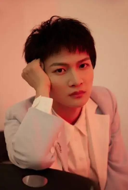 心疼|周深同一天线上和线下两档节目,《新手驾到》引人心疼!