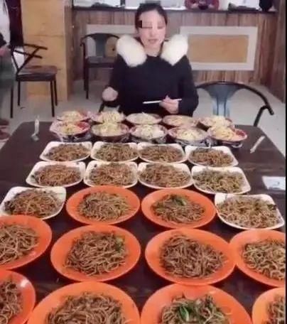  浪费|脑干出血去世、体重280斤……这种“真香”背后的真相，是伤人伤己