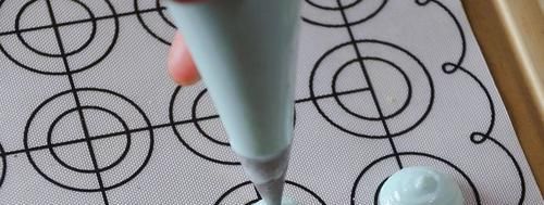 搅散|不需要用烤箱,教你做草莓班戟,比蛋糕店卖的还好吃,简单又好学