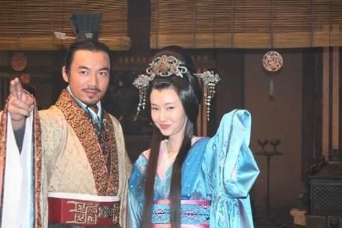  到底|端碗吃饭放碗骂娘的韩国艺人，到底对自己在国内的人气有啥误解？