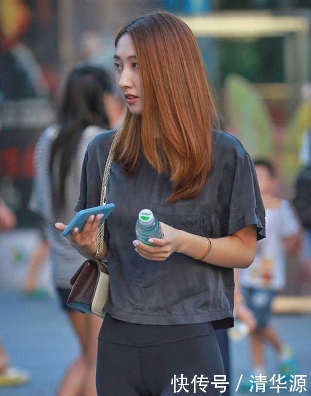 底裤让你|紧身打底裤：软萌乖巧的打扮，展现成熟的自信！