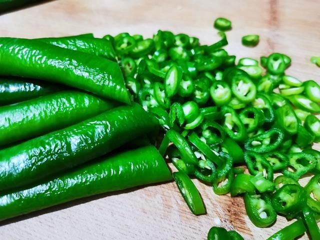  辣椒|家常自制的辣椒圈，好吃百搭，简单好做