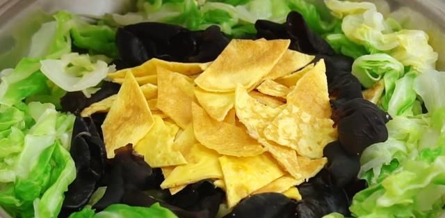 鸡蛋|1个包菜,加2个鸡蛋,营养美味,不用刀切不用炒,香辣开胃太过瘾