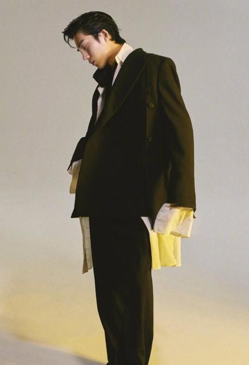  包围|看井柏然才知道，男生化“全包围眼线”多迷人，谁看了不心动？