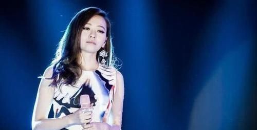 歌手|谢霆锋谈张靓颖与李宇春的差距:一位是歌手,一位是大师