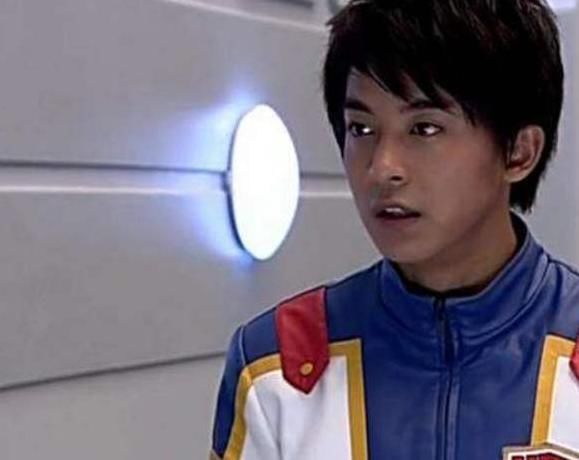  腹肌|爱情公寓：唐悠悠演过仙剑，关谷演过网球王子，看到张伟笑出腹肌