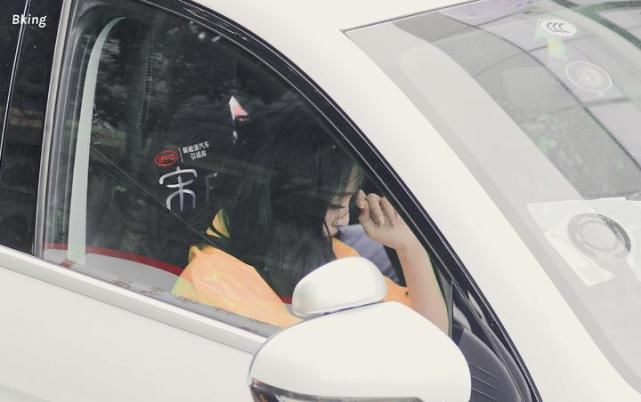  吴宣仪|吴宣仪像极了考试的我上热搜了？是怎么回事