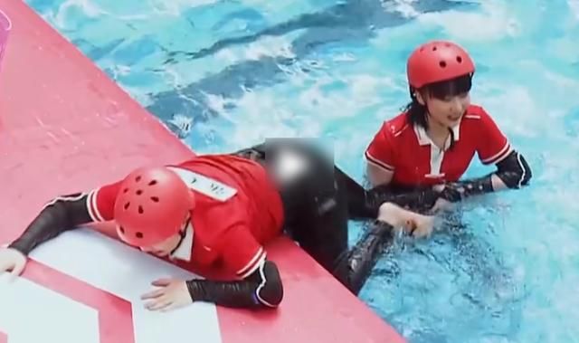  红队|《奔跑吧》全员“大乱斗”，红队能赢全靠蔡徐坤，有无剧本很明显