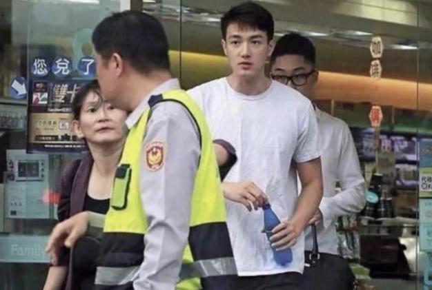  萧亚轩|富婆的「不快乐」，你也想象不到啊...