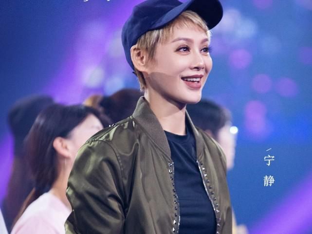  女排|17位男嘉宾之后，《浪姐》官宣5位女排嘉宾，网友：这才是该请的