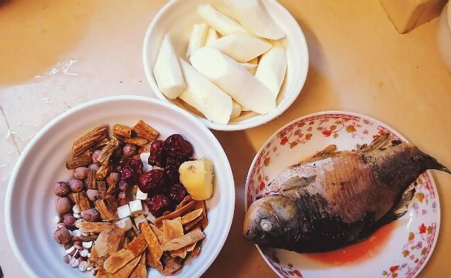 在家|在家也可以煲老火山药鲫鱼汤,鲜美营养