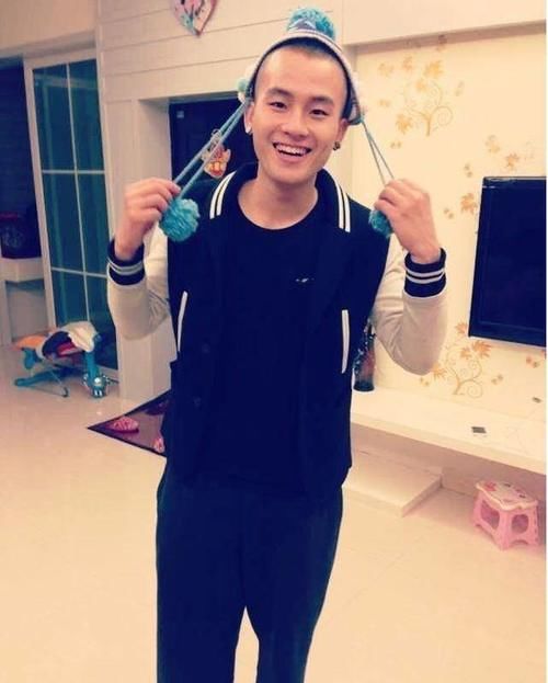  别人|晒晒欧豪如今住的豪宅，别人家都是挂欧式油画，他家却挂着卡通画