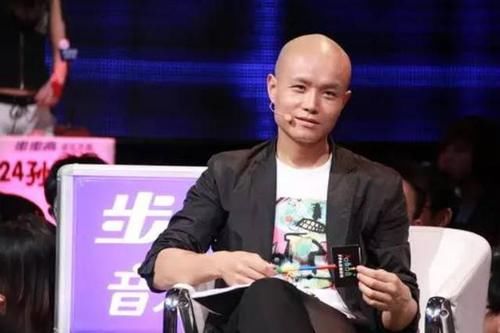  谋生|还记得非诚勿扰的乐嘉吗？如今他靠授课谋生，台下学员却在玩手机