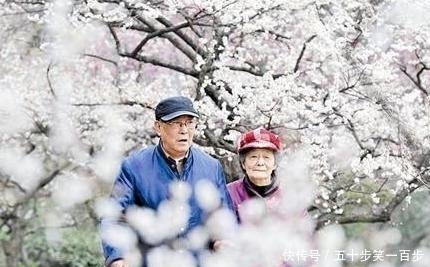 事业有成|人到老吃喝不愁的生肖，前三名子女事业有成，尽孝尽责！