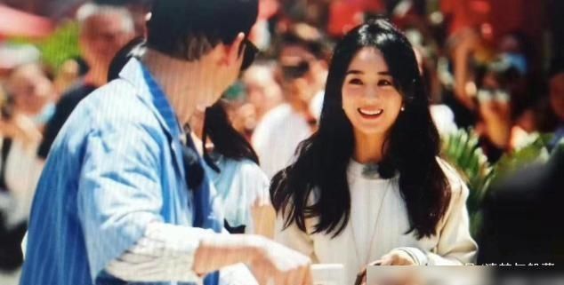  邀请|周冬雨邀请赵丽颖到第一季《中餐厅》，谁注意到了赵丽颖怎么说？