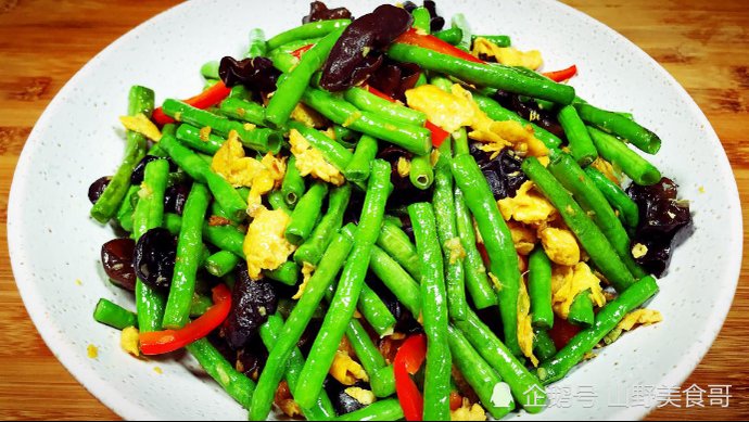  好吃|炒豆角有人焯水，有人直接下锅炒，难怪不好吃，这才是正确的做法