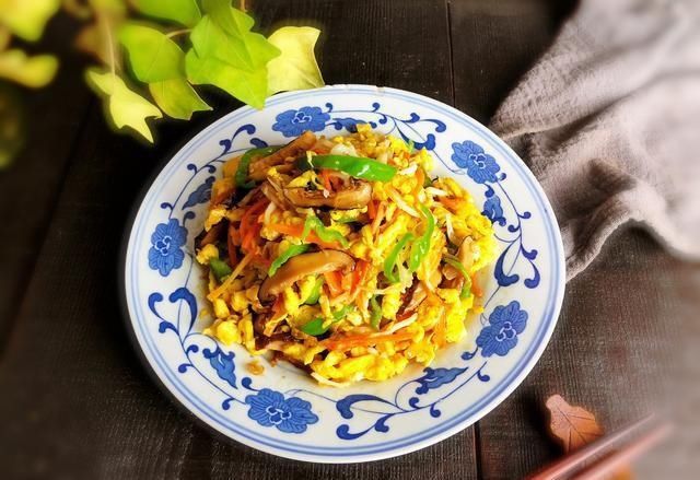 好看|这种鱼高蛋白低脂肪,用它炒蛋味道鲜还没刺,加点配菜好看更营养