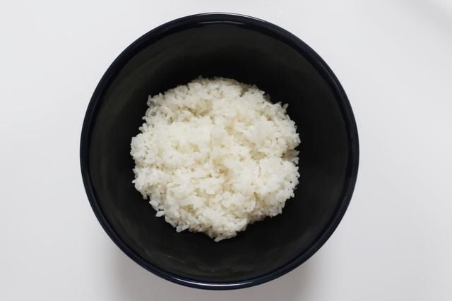 美食|简单美食之《嫩芽菜牛肉盖饭》的做法