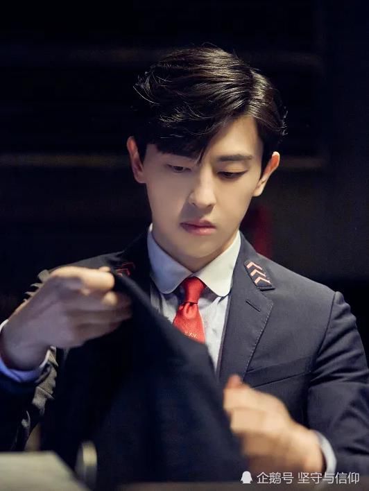 宣传照|《密室大逃脱》修图师有多累?看到邓伦的宣传照:修图师加鸡腿!