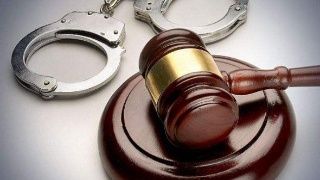 最终|生活压力大想住进监狱,男子在派出所里砍伤辅警,最终如愿被判四年