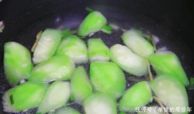 眉毛|这汤不喝太可惜了,简单一煮,营养丰富又美味,尝一口鲜掉眉毛!