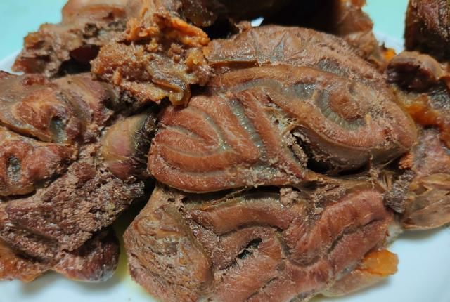  牛肉|立秋后开始贴秋膘了，婆婆秘制的五香卤牛肉，凉菜拌面都好吃