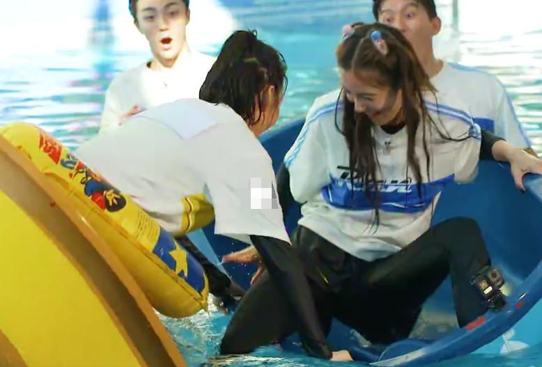  分不出|《奔跑吧》嘉宾集体脱妆，看到baby和蒋依依的素颜，分不出谁是00后