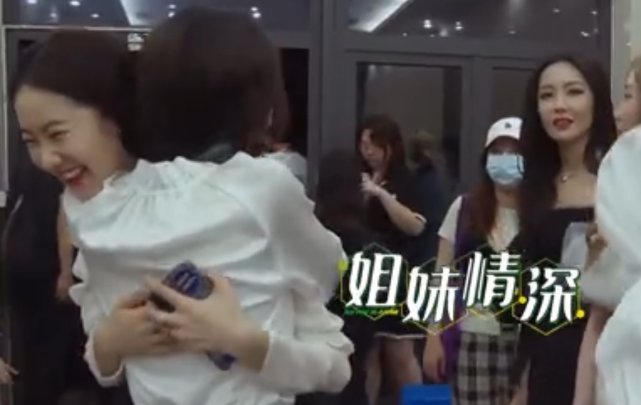  少女|孟美岐给硬糖少女传授经验, 只拥抱张艺凡一人, 王艺瑾一脸懵