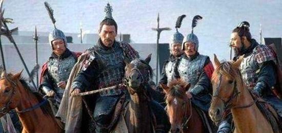 皇帝|大臣你不配做皇帝,传位吧,皇帝大怒发兵,江山被大臣取代!