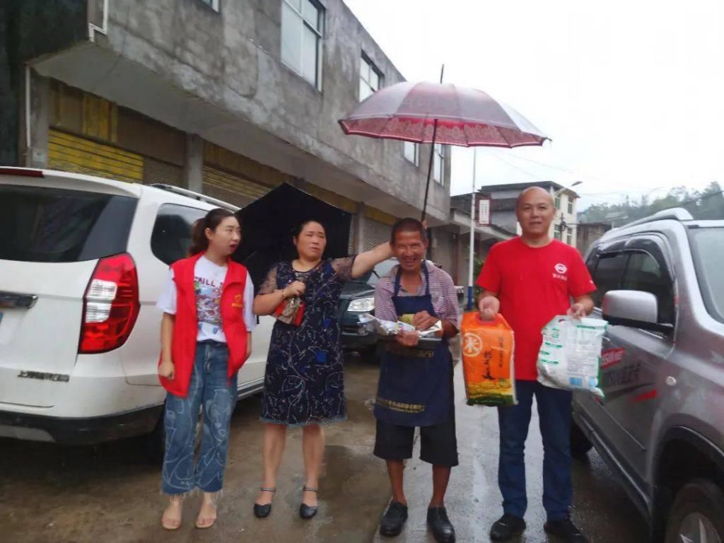 忙碌|这群爱心志愿者忙碌的身影感动了你我！