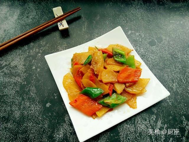 干锅|川菜全部是辣的吗？你的答案是是的话，那你看这道菜，干锅土豆片