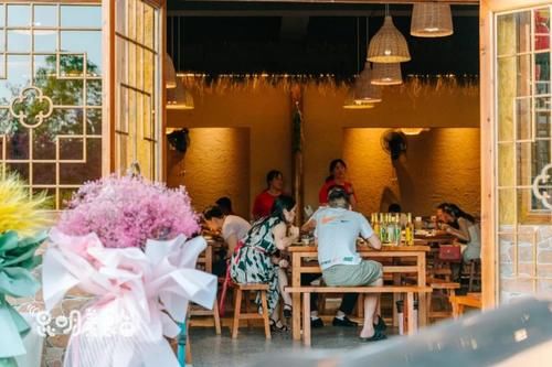 排队|昆明排队三十年老店,15张桌子,“镇店之宝”每天卖半吨